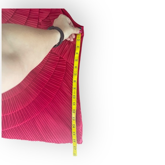 NWT White House Black Market frilly red sleeveless top - Picture 12 of 14